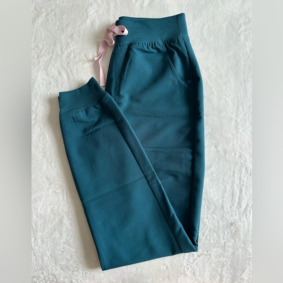 Figs Pants - Figs | High Waisted Zamora Jogger Scrub Pants (Small Tall)